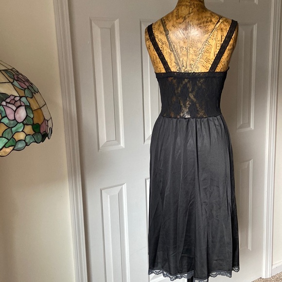 Vintage VanityFair Black Lace Thin Strap Bodice W/Solid BodyW/Lace Hem Full Slip - Picture 3 of 7